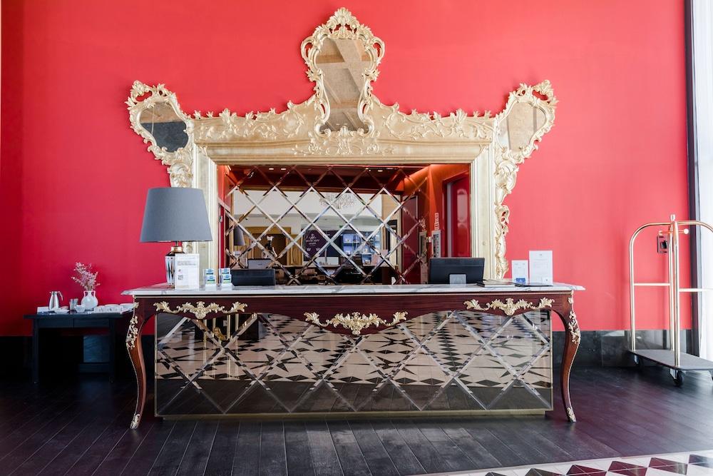 Evolutee Hotel Óbidos Exteriör bild The reception desk at the hotel